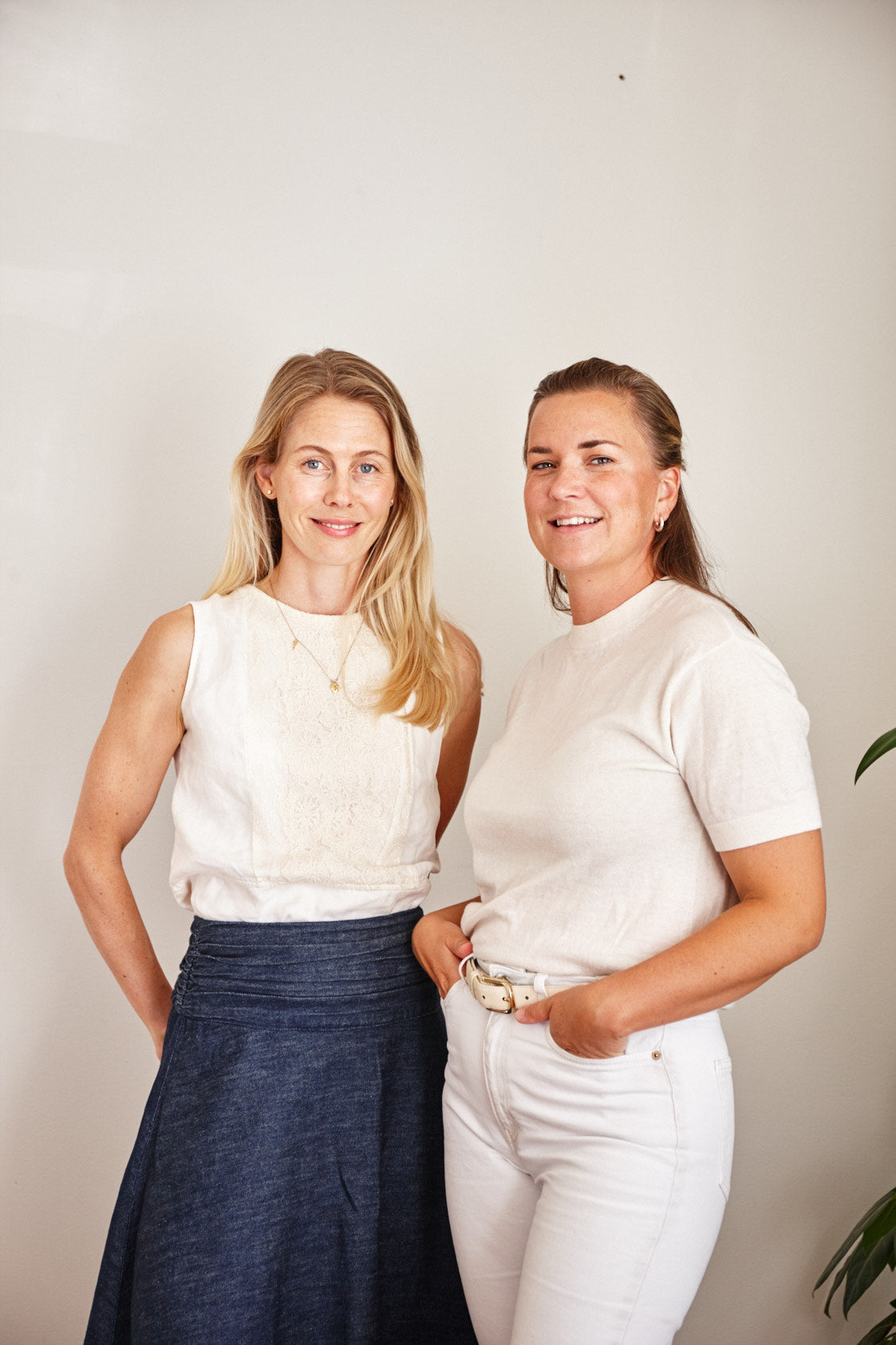 Hilda and Ina, who founded Bellevue Atelier, side by side against a pale wall